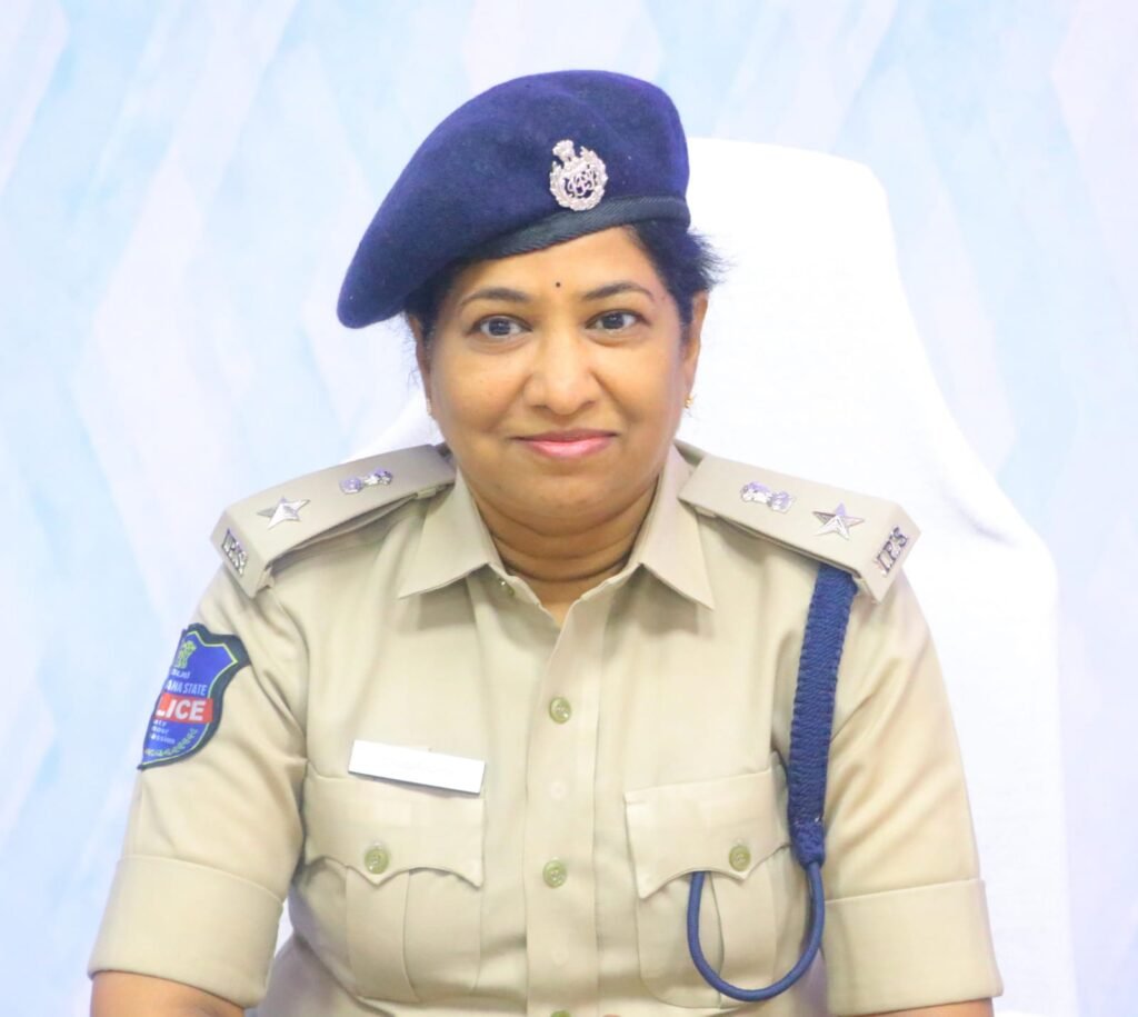 అక్షర న్యూస్ : గుర్తుతెలియని వాళ్లకు మీ బ్యాంకు ఎకౌంటు గాని, మీపేరు పై ఉన్న సిమ్ కార్డు ఇవ్వవద్దు..