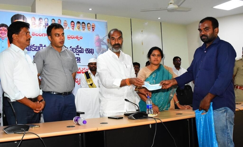 అక్షర న్యూస్, : బోన్ క్యాన్సర్ తో బాధపడుతున్న చిన్నారికి సాయం..