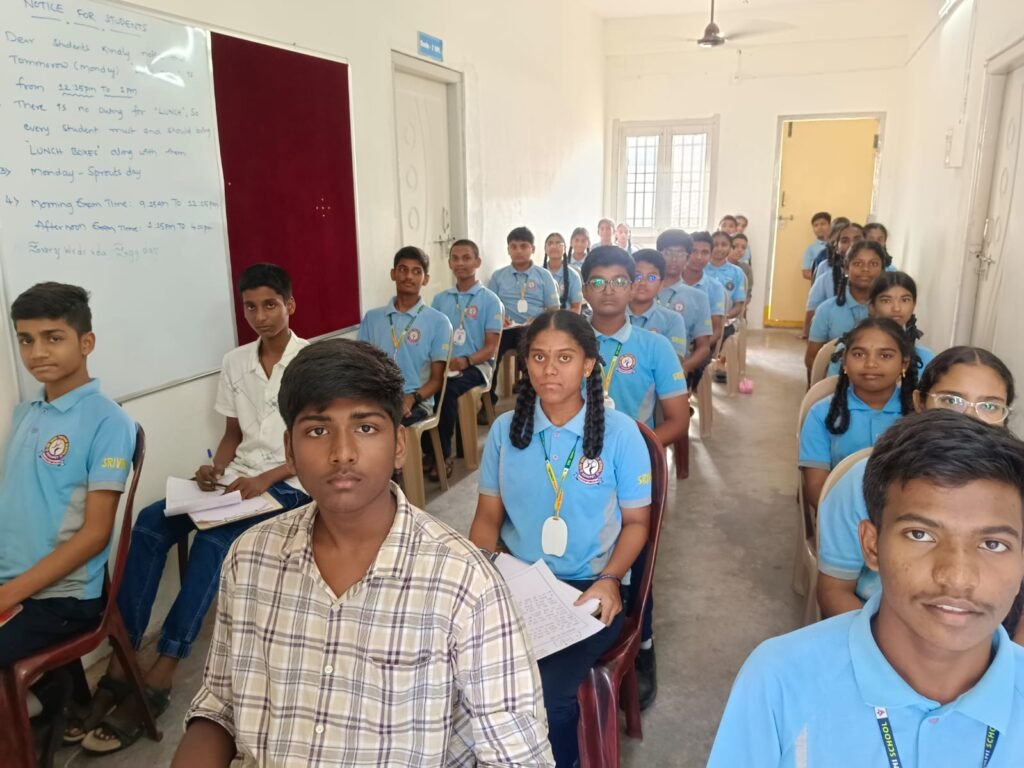అక్షర న్యూస్ : శ్రీవాణి స్కూల్లో  పోలీస్ అమరవీరుల సంస్మరణ దినోత్సవం సందర్భంగా వ్యాసరచన పోటీలు..