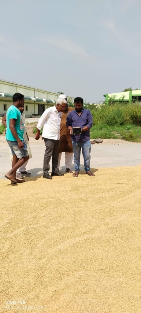అక్షర న్యూస్ : వరి ధాన్య కొనుగోలు కేంద్రాలను జిల్లా అదనపు కలెక్టర్ శ్రీనివాస్ రెడ్డి ఆకస్మికంగా సందర్శించారు..