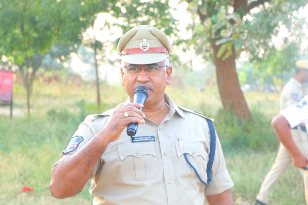 అక్షర న్యూస్ : వీక్లీ పరేడ్ వల్ల సిబ్బందికి  ఫిజికల్ ఫిట్నెస్..
