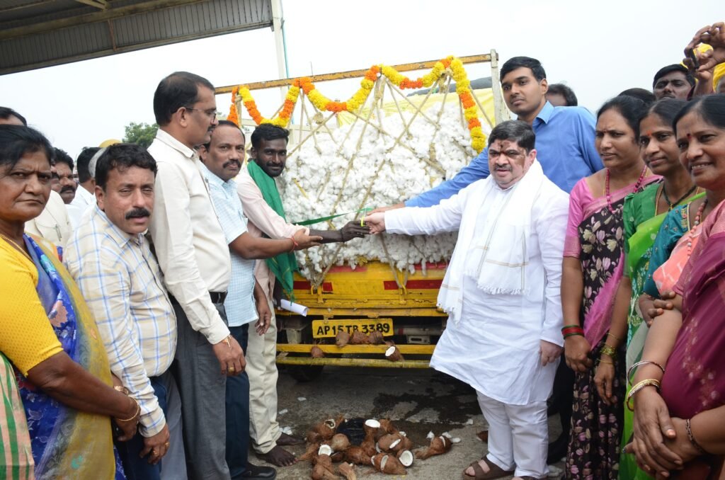 అక్షర న్యూస్ :సిద్దిపేట జిల్లాలో పలు నియోజకవర్గాల్లో మంత్రి పొన్నం ప్రభాకర్ పర్యటించారు..