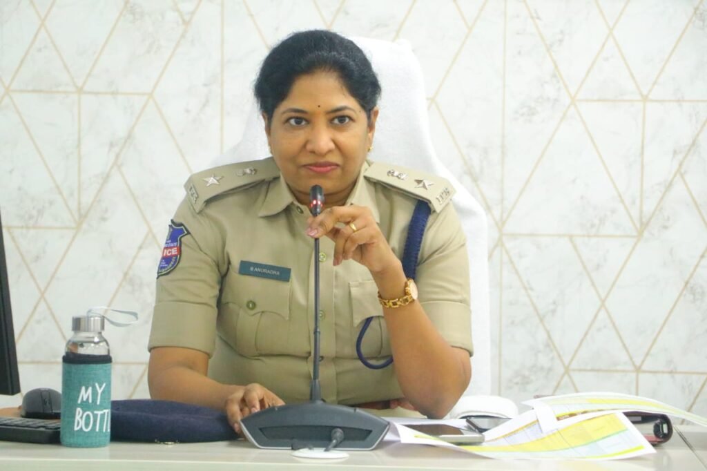 అక్షర న్యూస్ : బస చేయడానికి వచ్చే విదేశీయుల వివరాలు ఆన్లైన్లో నమోదు చేయాలి..