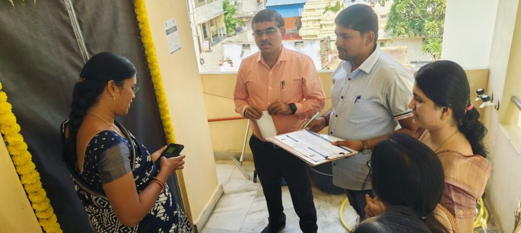 అక్షర న్యూస్ : సమగ్ర ఇంటింటి కుటుంబ సర్వేలో కమిషనర్ అశ్రిత్ కుమార్..