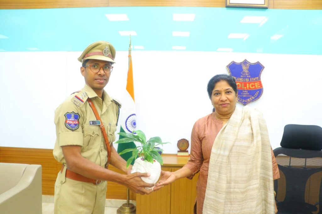 అక్షర న్యూస్ : కమ్యూనికేషన్ నూతన ఇన్స్పెక్టర్ గా పదవీ బాధ్యతలు చేపట్టిన సుధాకర్ రావు..