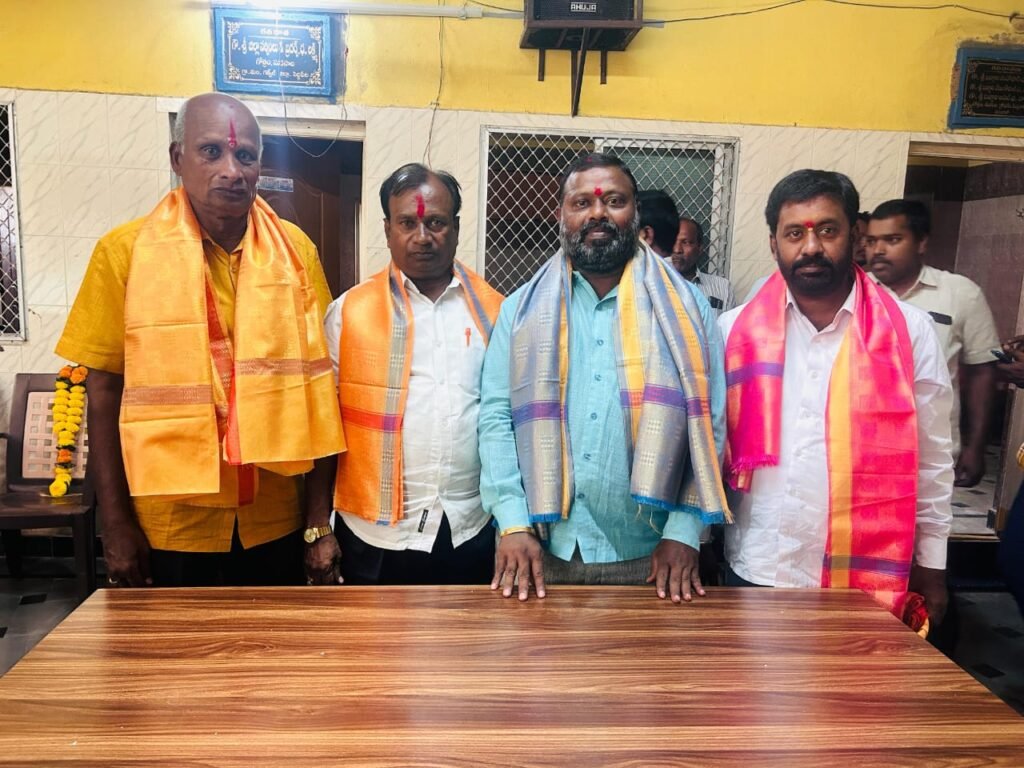 అక్షర న్యూస్ : ఆర్యవైశ్య మహాసభ కొమురెల్లి మండల నూతన కమిటీ..