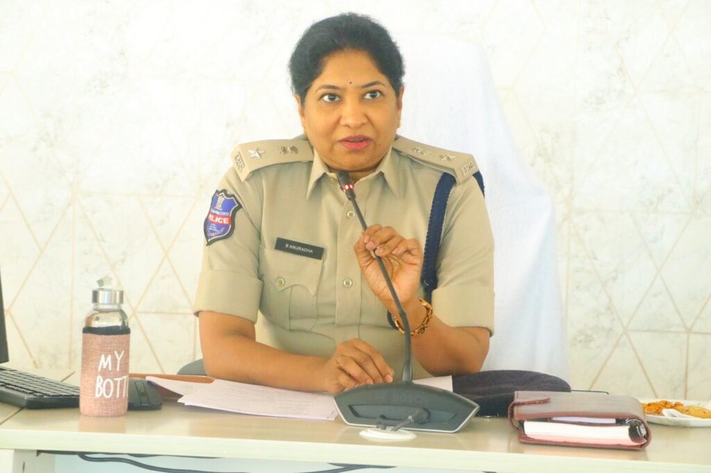 అక్షర న్యూస్ : గ్రూప్- III  రాత పరీక్ష కేంద్రాల వద్ద  భారీ బందోబస్తు..