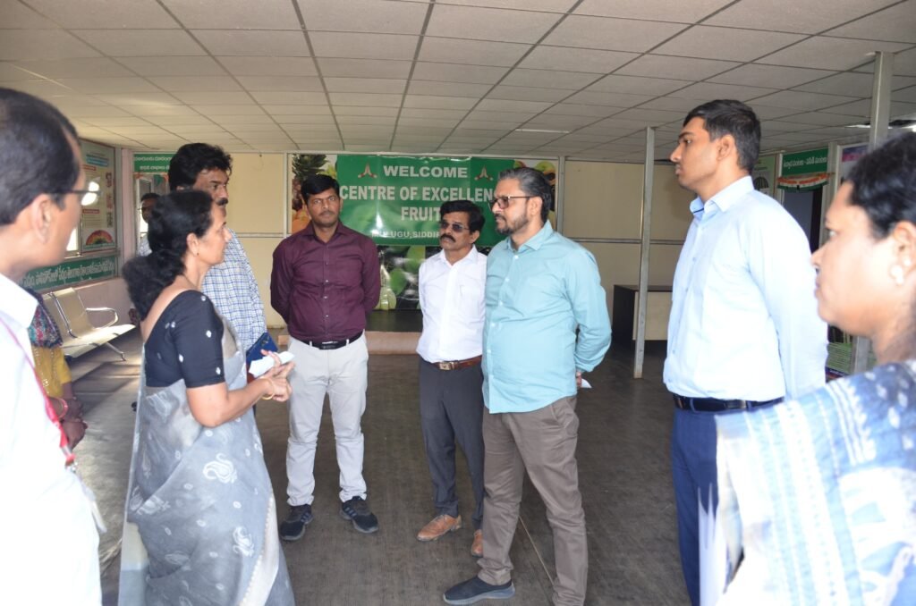 అక్షర న్యూస్ : ములుగు మండలం ఆయిల్ ఫాం నర్సరీని క్షేత్ర స్థాయిలో సందర్శించిన అజిత్ కుమార్ సాహో (ఐఏఎస్)..