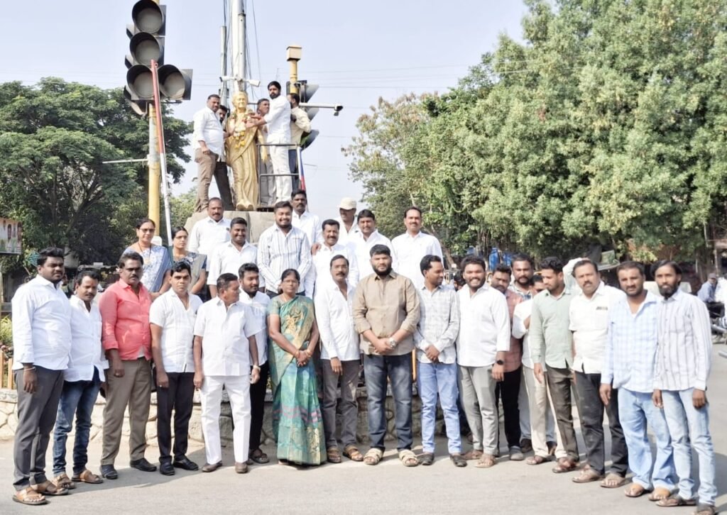 అక్షర న్యూస్ : ఇందిరా గాంధీ ఆశయాలను కొనసాగిద్దాం..