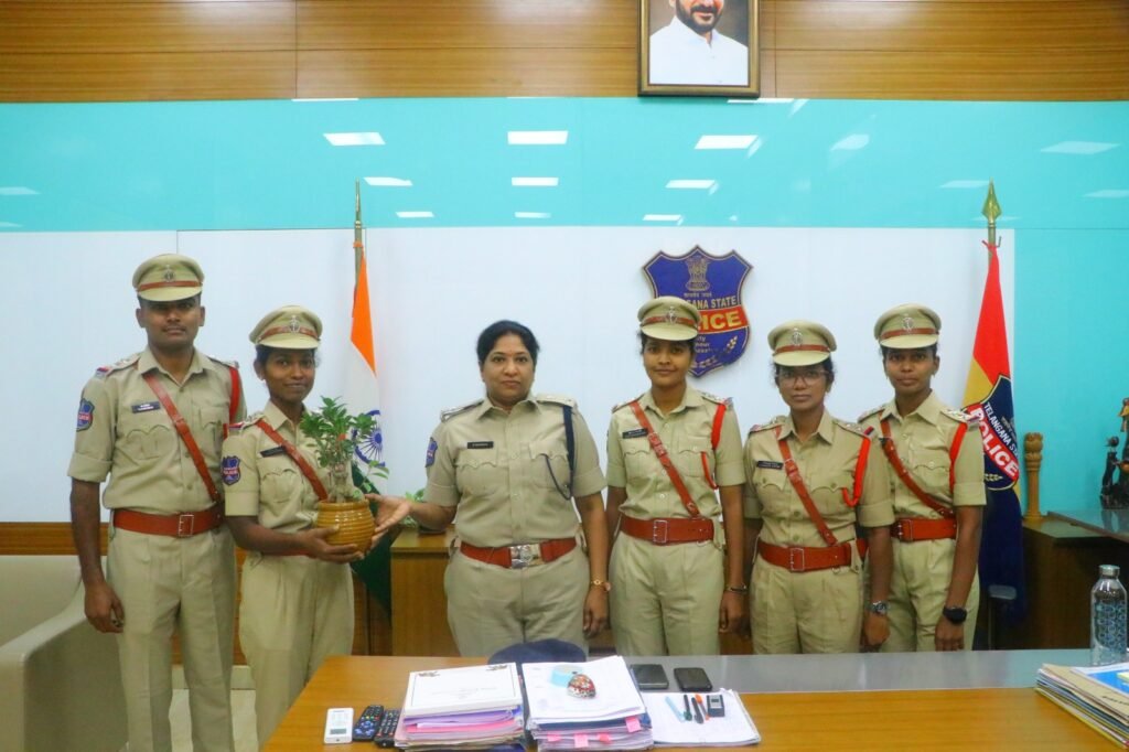 అక్షర న్యూస్ : జిల్లాకు వచ్చిన 5 మంది ప్రొబిషనరీ ఎస్ఐలు..