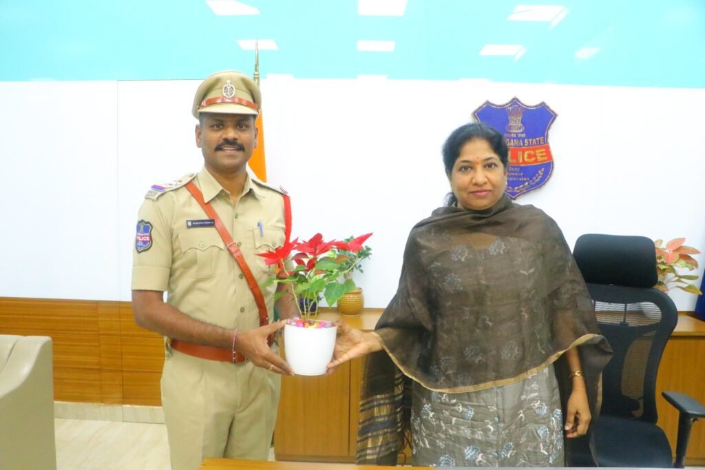 అక్షర న్యూస్ : ఫింగర్ ప్రింట్ బ్యూరో నూతన ఎస్ఐ గా బాధ్యతలు చేపట్టిన పి శరత్..