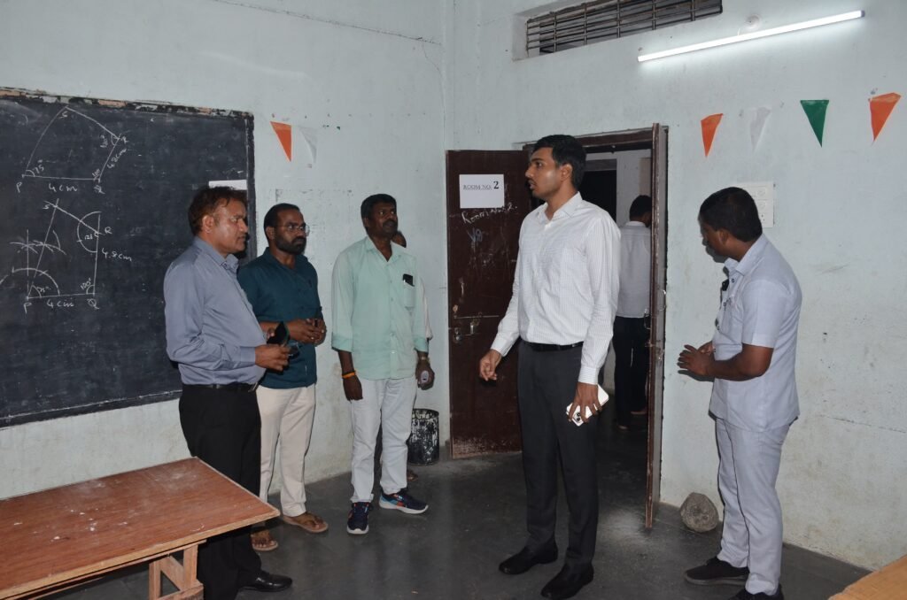అక్షర న్యూస్ : శుక్రవారం సాయంత్రం కోహెడ మండల కేంద్రంలో జిల్లా కలెక్టర్ పర్యటనలు…