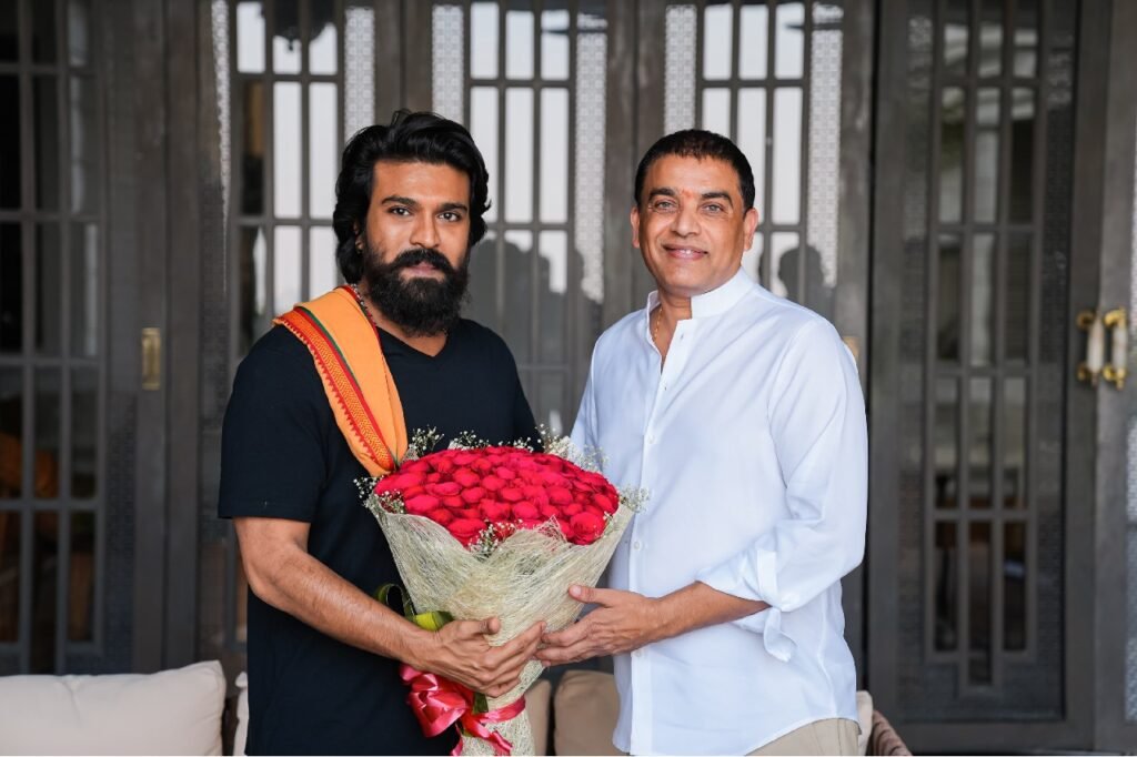 అక్షర న్యూస్ : దిల్ రాజును కలిసి శుభాకాంక్షలు తెలిపిన రామ్ చరణ్..