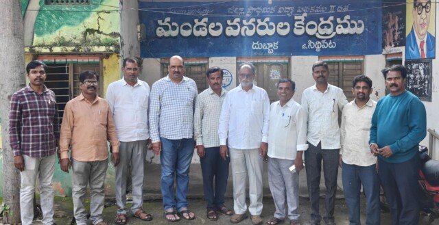 అక్షర న్యూస్ : ఉపాధ్యాయ-ఉద్యోగుల న్యాయమైన డిమాండ్లను సాధించుకుందాం: టీపీటీఎఫ్ రాష్ట్ర అసోసియేట్ అధ్యక్షులు జి.తిరుపతి రెడ్డి…