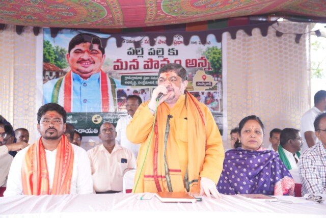 అక్షర న్యూస్ : సిద్దిపేట జిల్లా పెద్ద తండాలో అభివృద్ధి పనులకు మంత్రి పొన్నం ప్రభాకర్ శంకుస్థాపన..