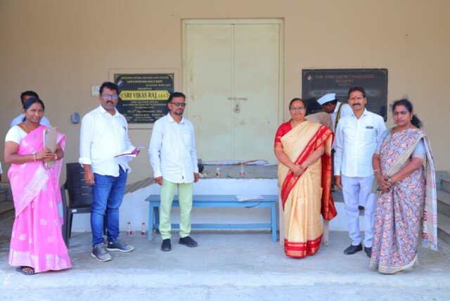 అక్షర న్యూస్ : ఎలక్ట్రానిక్ ఓటింగు మిషన్(ఈవిఎం) గోదాం ను క్షేత్రస్థాయిలో సందర్శించారు..